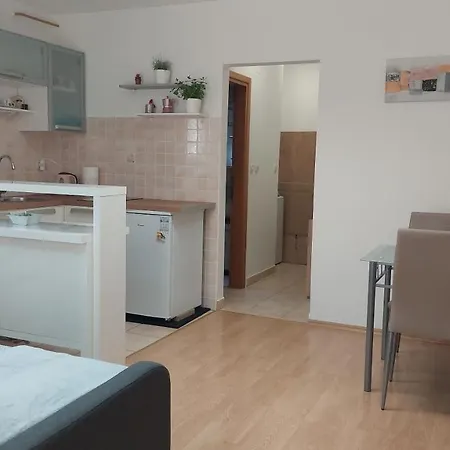 Studio 7even Ground Floor Apartment *