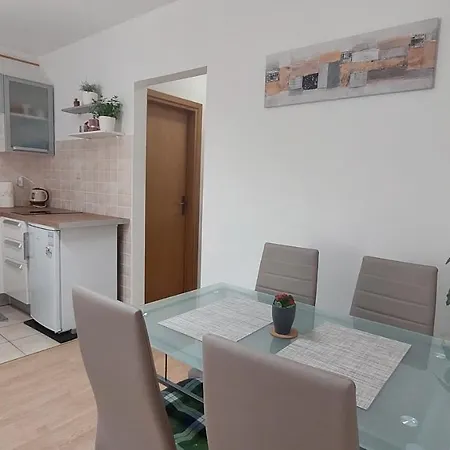 Studio 7even Ground Floor Apartment *