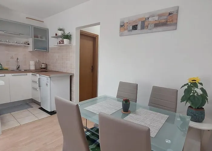 7even Ground Floor Apartman *